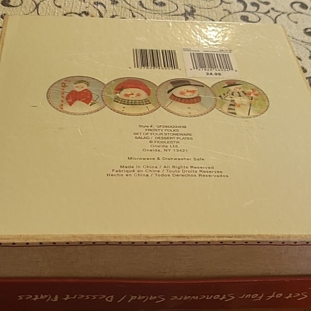 Oneida Frosty Friends Plates - Picture 11 of 11